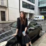 Dur-e-Fishan Saleem shares a relatable 'Gram vs Aram' moment, highlighting the contrast between expectations and reality