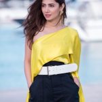 Mahira Khan Shares Radiant Photos as she Enjoys the Sunset
