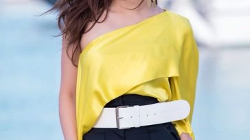 Mahira Khan Shares Radiant Photos as she Enjoys the Sunset