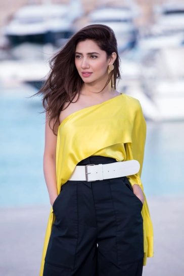 Mahira Khan Shares Radiant Photos as she Enjoys the Sunset