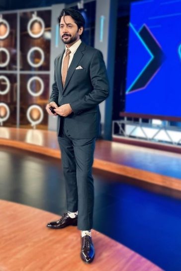 Imran Ashraf's Heartwarming Moment Touches the Hearts of His Adoring Fans