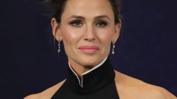 Jennifer Garner Celebrates National Pumpkin Day with a Sweet Lullaby