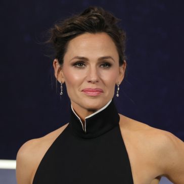 Jennifer Garner Celebrates National Pumpkin Day with a Sweet Lullaby