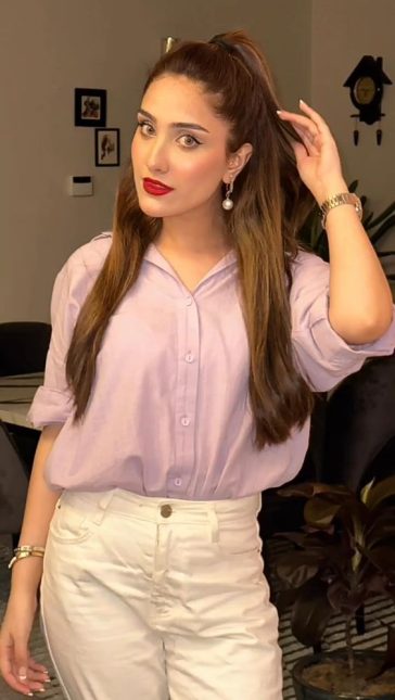 Aiza Awan Set the Internet on Fire in a Red Sari