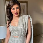 Mehwish Hayat Shared a Picture with a Bollywood Actress that Went Viral