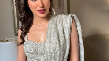 Mehwish Hayat Shared a Picture with a Bollywood Actress that Went Viral
