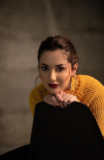 Hania Aamir Nails The Cat Look With Stunning Style