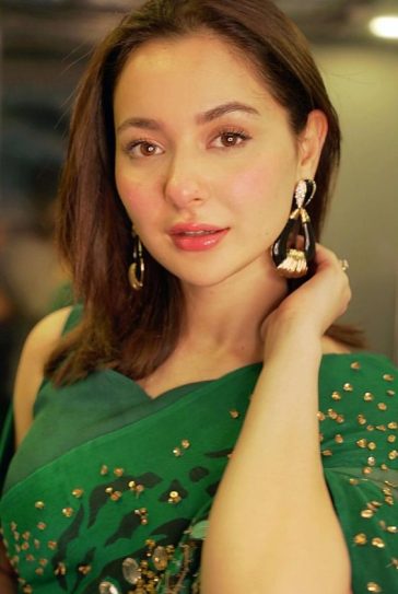 Hania Aamir's Latest Captivating Video from the Christmas Celebrations