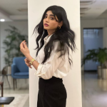 Sehar Khan Gives Off the Vibe of a Traditional Queen