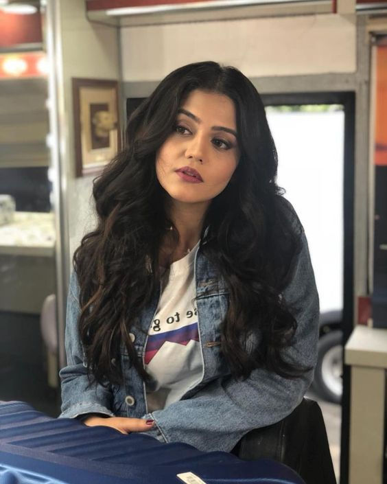 Zara Noor Abbas Marks her Sixth Anniversary of Marriage