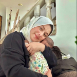 Sidra Batool Celebrates her Birthday Alongside her Daughters, Reveling in the Joyous Occasion