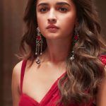 Alia Bhatt Exudes Glamour in a Saree, Stealing the Spotlight at the Joy Awards,