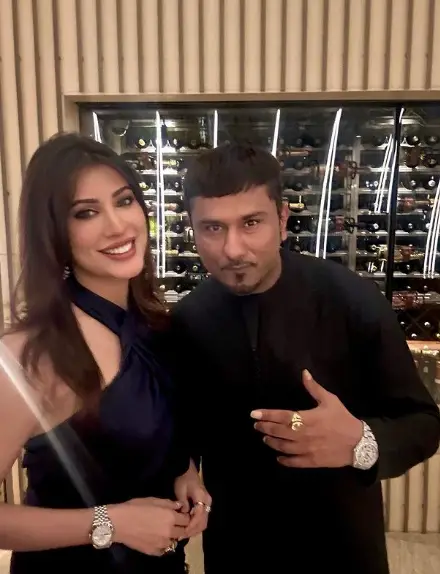 Honey Singh and Mehwish Hayat Strike a Pose Together
