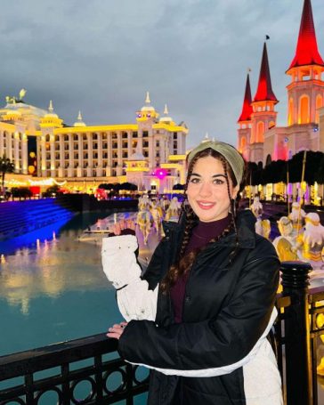 Areej Mohyudin is Enjoying her Vacations in Turkey, Radiating Adorable Vibes
