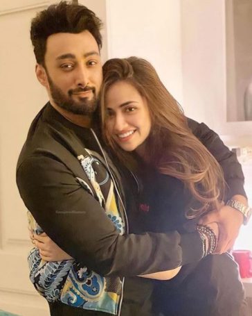 Journalist Naeem Hanif Disclosed Everything About Sana and Umair Jaswal Divorce