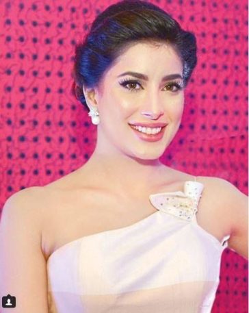 Mehwish Hayat Effortlessly Rocks the Grunge Chic Style, Setting the Internet on Fire