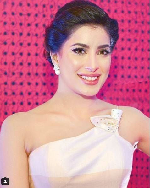 Mehwish Hayat Effortlessly Rocks the Grunge Chic Style, Setting the Internet on Fire