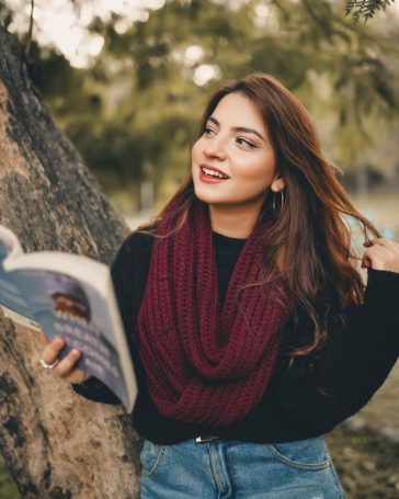 Dananeer Mobeen Radiates Adorableness in Baku Vacation Trip