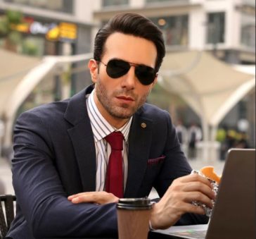 Discover Emmad Irfani’s surprising link to Allama Iqbal! Learn how the talented actor is connected to Pakistan's national poet in this fascinating story.