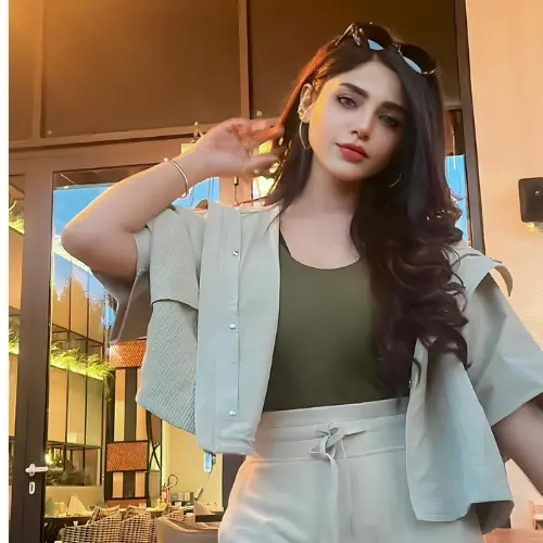 Discover why Amna Malik Opposes Her Daughters’ Entry Into Showbiz, citing industry challenges and her protective instincts as a mother.